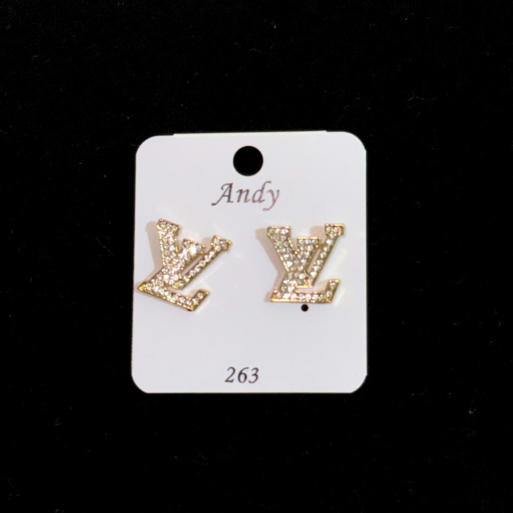 NWOT Faishon earrings